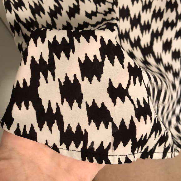 GREAT CONDITION Black & White Sheer Top - Picture 3 of 4